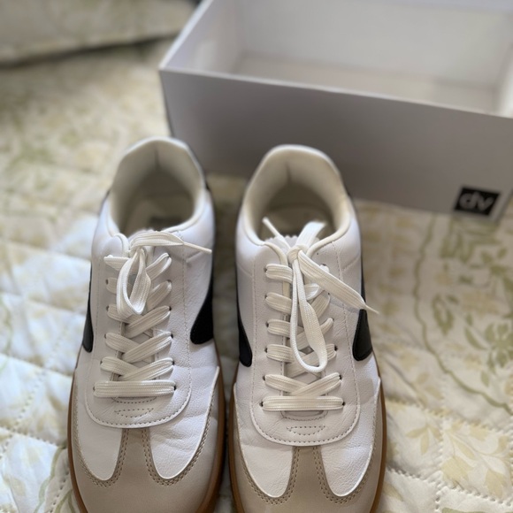 Dolce Vita Two-Tone Sneakers with Tan Sole - Picture 3 of 5